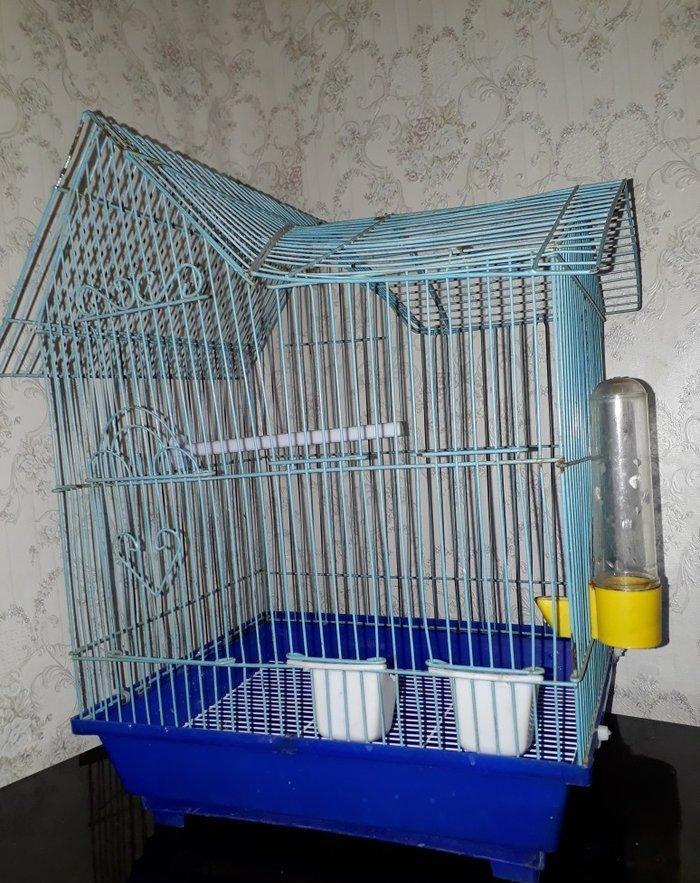 seliqeli islenmis qefes satilir ustunde iki yem ve bir du qabisi cubug