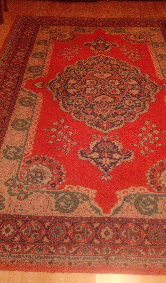 xalca satiram 60 ilin xalcasi olar qedimidi ele bil tezedi 2000. manat