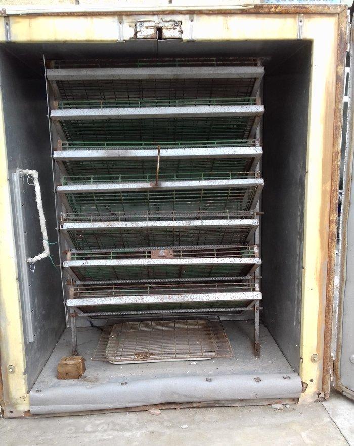 Inqubator. 1100 yumurta tutur. 80-85% cixis. Islek veziyytde. tecili