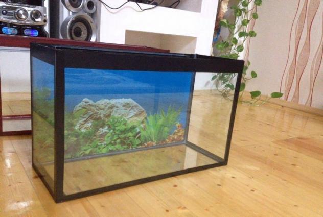 Akvarium teze qara rengde ve mebel rengde