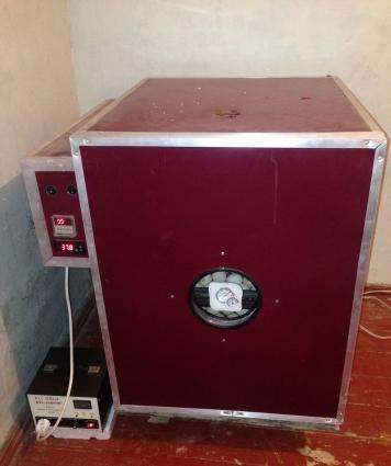 Tam avtomatlashdirilmish 300 yerlik inkubator.