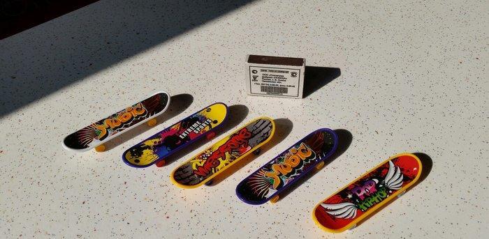 Скейтборды для попугайчиков
Маленький 3 азн 
Большой 10 азн