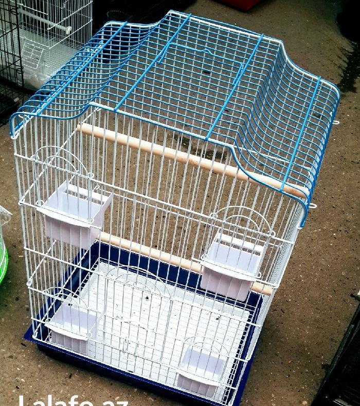 Teze iri qefes satilir. 2 su qabi,2 yem qabi+cubuqlari ustunde verilir