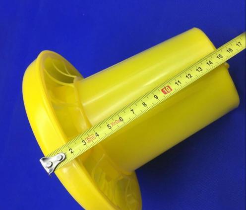 Yem qabı 
yemin yere tökülmesini ve israfının qabaqını alır, çox rahat