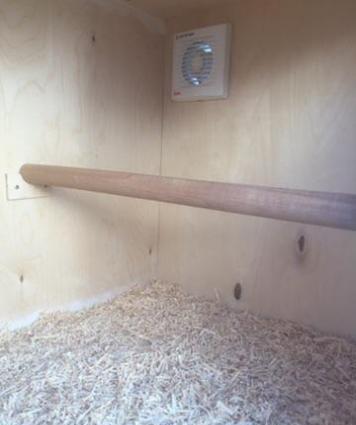 Qәfәs eni-0,75 sm. uzunluğu-1,50 sm. hündürlüyü-1,85 sm. havalandırma.