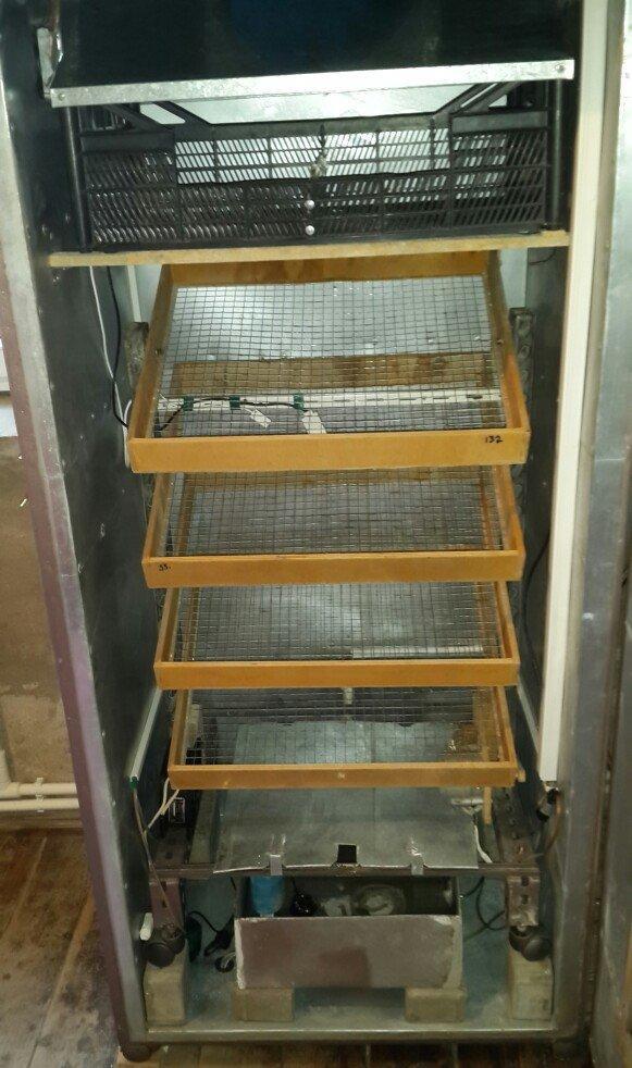 İnqubator satılır. 550-600 toyuğ yumurtası tutur. Tam avtomatik işləyi