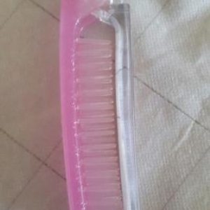 TÜKLÜ  pişiklerin  tüklerini  daramagçün ki�