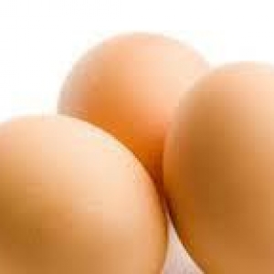 Tam mayali serbirst ve kulcinka kend toyuqlarinin yumurtasi. Qiymeti 3