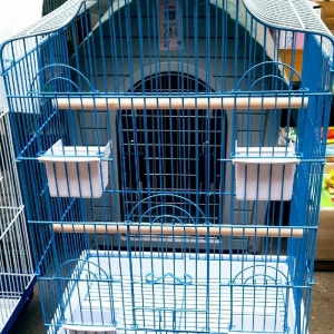 Teze iri qefes satilir. 2 su qabi,2 yem qabi+cubuq