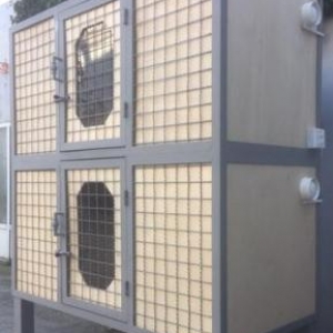 Qәfәs eni-0,75 sm. uzunluğu-1,50 sm. hündürlüyü-1,85 sm. havalandırma.