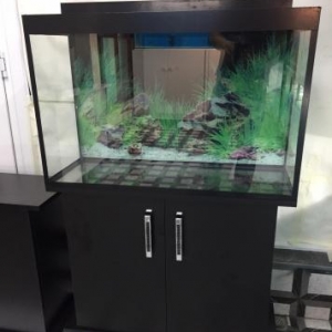 Hundurluk 120 sm, eni 80x30 sm,  180 litirlikdi. I