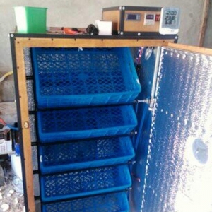 Tam avtomatlasdirilmis inkubatorlarin yigilmasi. gorulen ise zemanet v