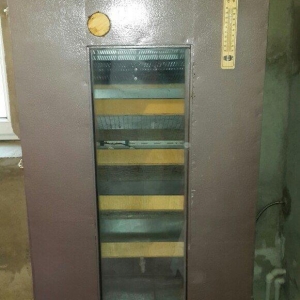 İnqubator satılır. 550-600 toyuğ yumurtası tutur. Tam avtomatik işləyi